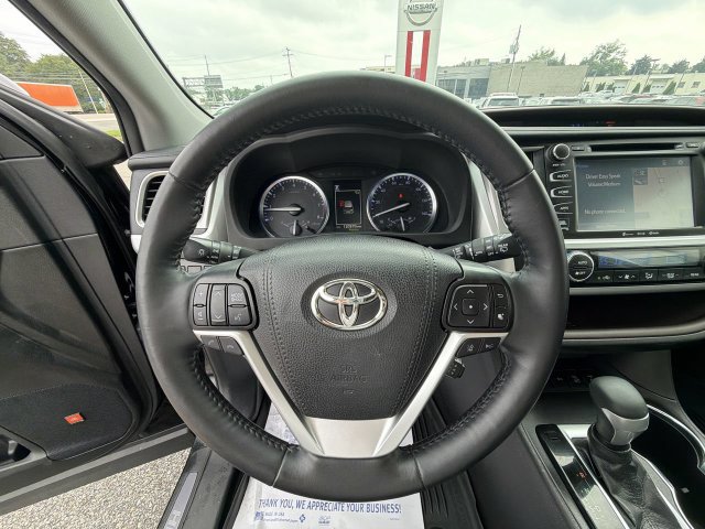 Used 2019 Toyota Highlander Limited Platinum AWD/4WD image 18