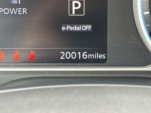 Certified 2025 Nissan Leaf S FWD image 15