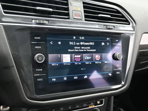 Used 2020 Volkswagen Tiguan SE R-Line image 17