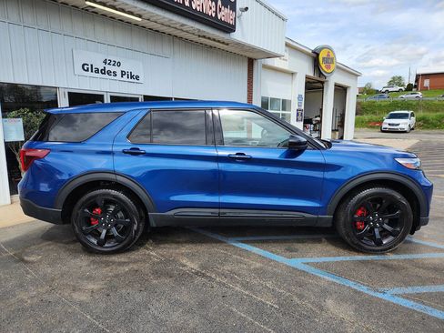 Used 2022 Ford Explorer ST w/ ST High-Performance Pack AWD/4WD image 9
