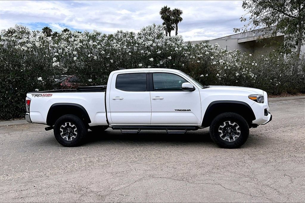 Used 2023 Toyota Tacoma TRD Off-Road w/ Black Out Package (TMS) AWD/4WD image 11