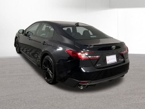 Used 2025 Toyota Camry SE FWD image 6