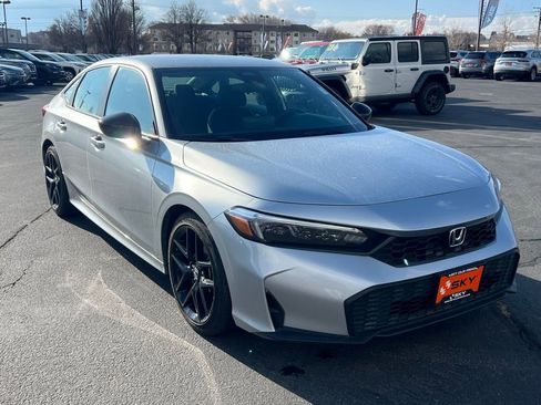 Used 2025 Honda Civic Sport image 4