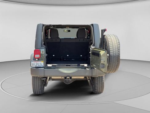 Used 2016 Jeep Wrangler Unlimited Rubicon w/ Connectivity Group AWD/4WD image 23