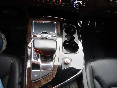 Used 2018 Audi Q7 3.0T Premium Plus image 24