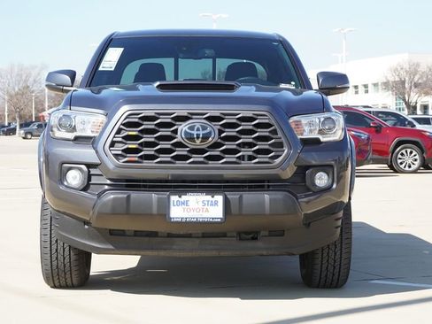 Used 2021 Toyota Tacoma TRD Sport w/ Technology Package image 3