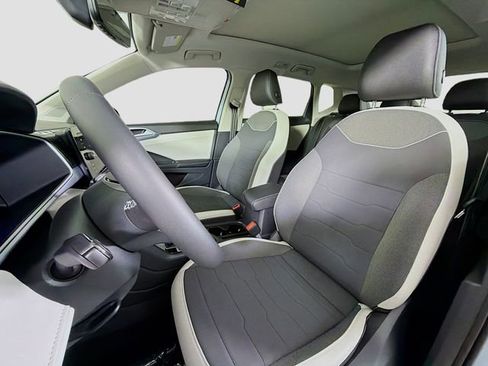 New 2026 Volkswagen Taos SE FWD image 11
