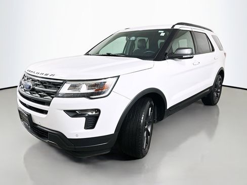 Used 2019 Ford Explorer XLT w/ Equipment Group 202A image 3