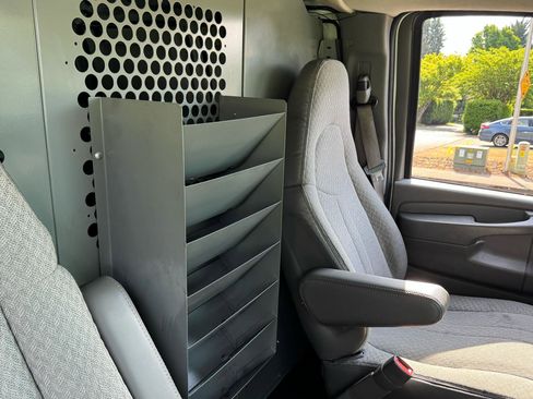 Used 2009 GMC Savana 3500 RWD image 20