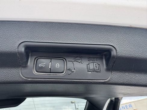 Used 2021 Ford Explorer Base image 34