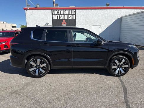 Used 2025 Mitsubishi Outlander SE FWD image 9