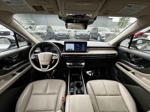 Certified 2024 Lincoln Corsair AWD w/ Equipment Group 101A image 3