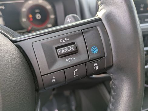 Used 2021 Nissan Rogue Platinum image 17