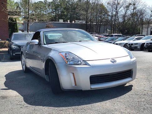Used 2005 Nissan 350Z Touring RWD image 2