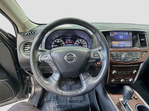 Used 2019 Nissan Pathfinder Platinum AWD/4WD image 13