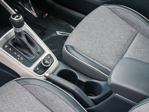 Used 2020 Hyundai Venue image 20