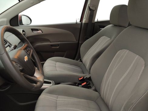 Used 2016 Chevrolet Sonic LT image 17