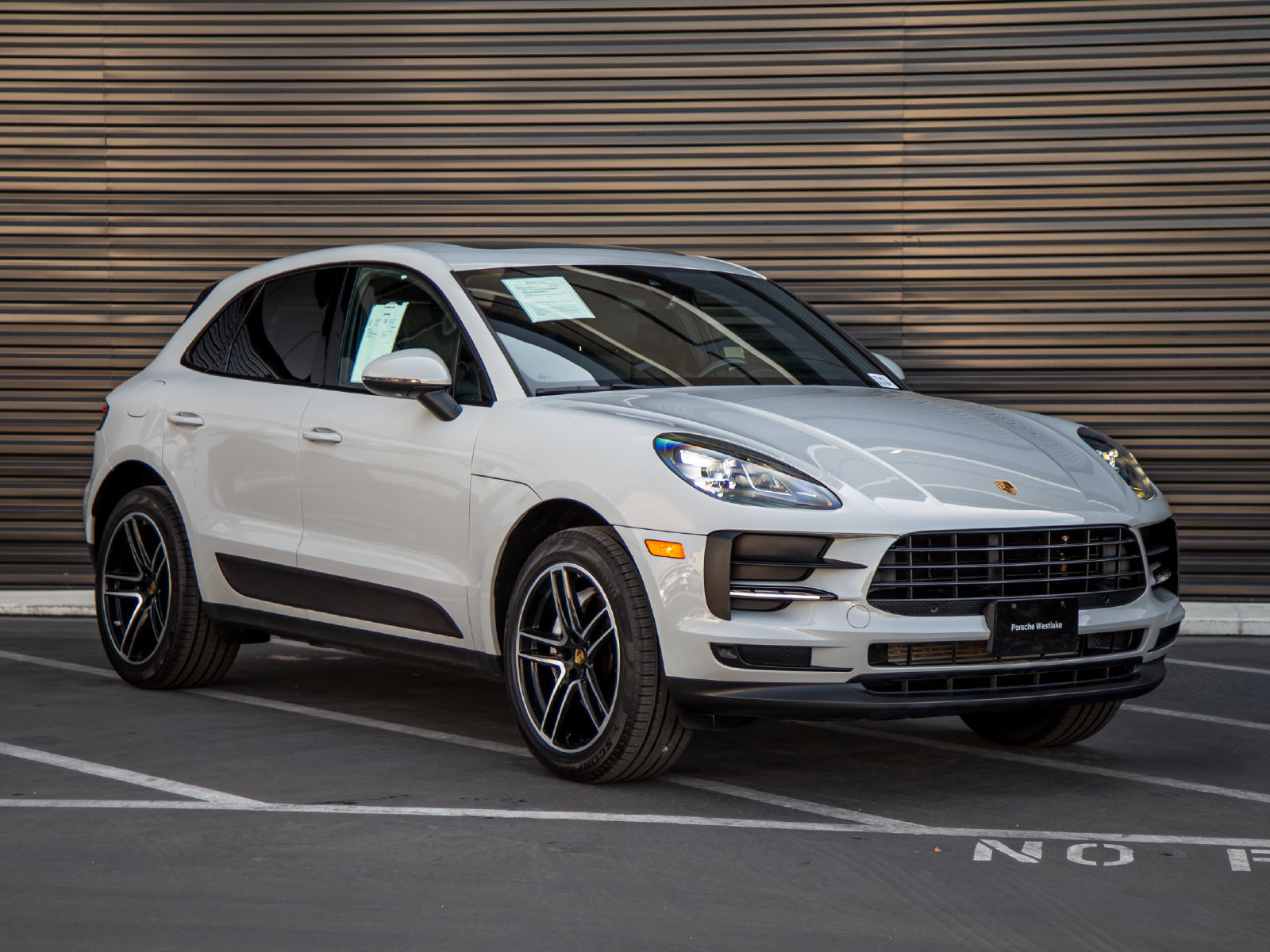 Used 2021 Porsche Macan AWD/4WD image 9