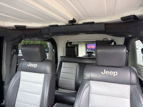 Used 2009 Jeep Wrangler Rubicon w/ Dual Top Group AWD/4WD image 14