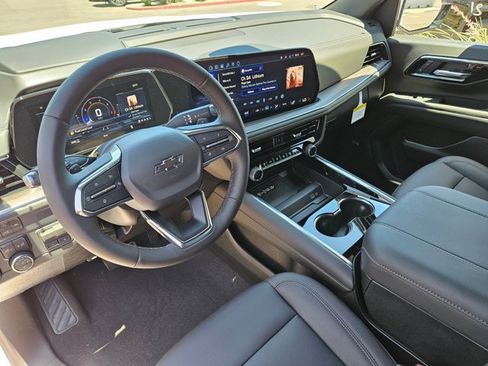 New 2026 Chevrolet Suburban Z71 w/ Z71 Off-Road Package AWD/4WD image 3