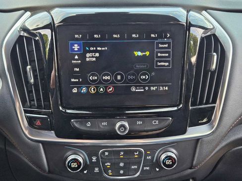 Used 2023 Chevrolet Traverse RS FWD image 18