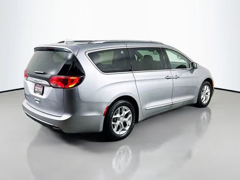 Used 2018 Chrysler Pacifica Touring-L Plus w/ Tire & Wheel Group image 6