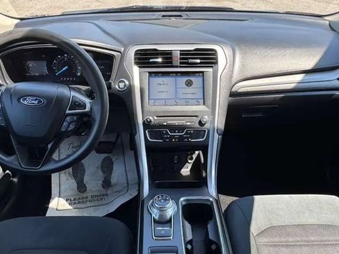 Used 2018 Ford Fusion SE w/ Fusion SE Technology Package FWD image 14
