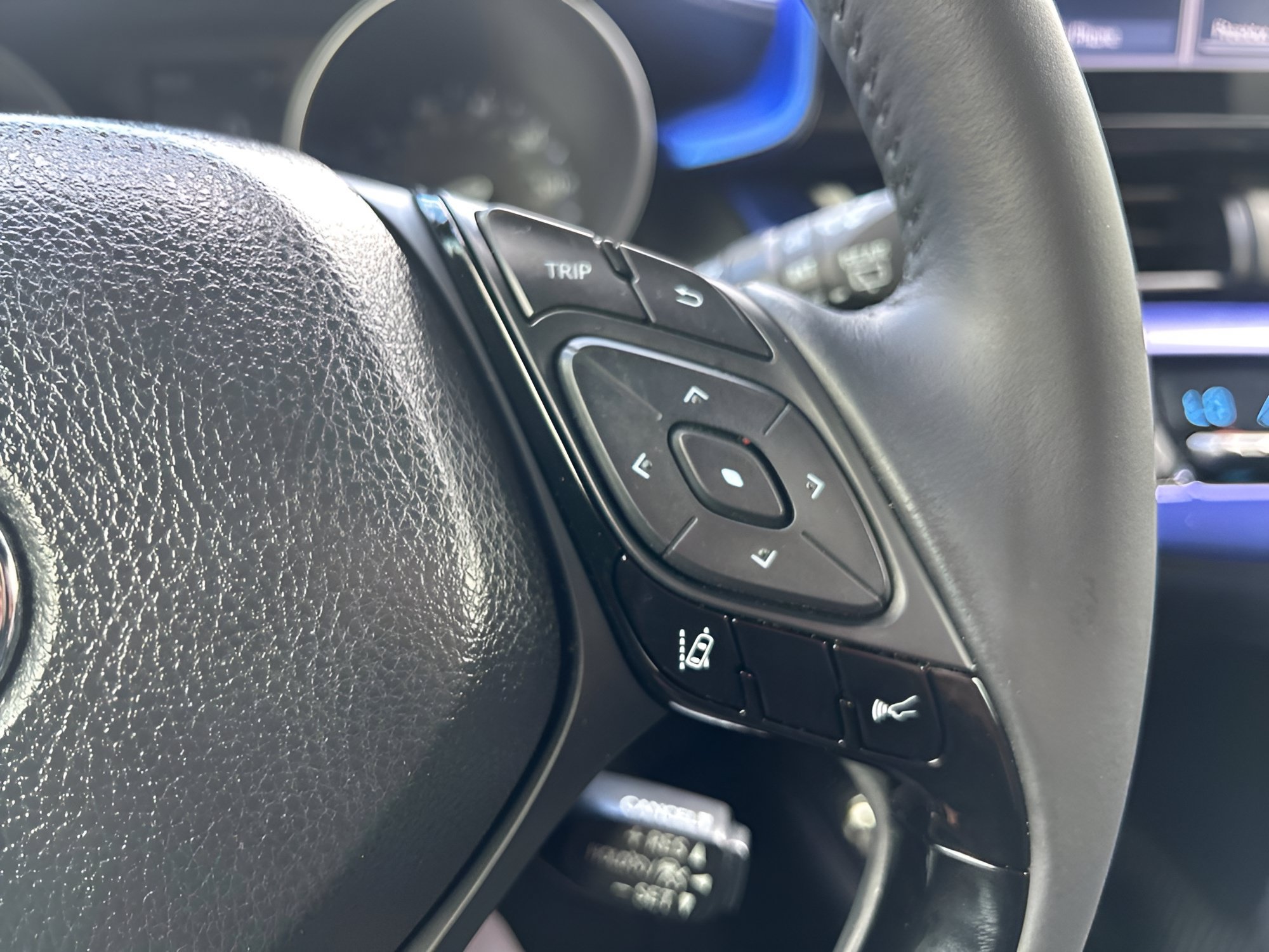 Used 2021 Toyota C-HR XLE FWD image 24
