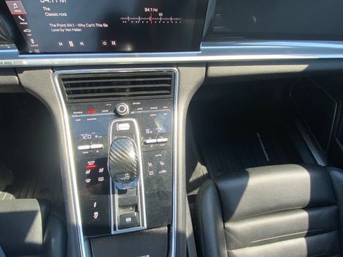 Used 2018 Porsche Panamera image 17