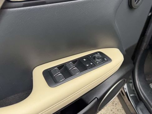 Used 2022 Lexus RX 450h AWD w/ Luxury Package image 19