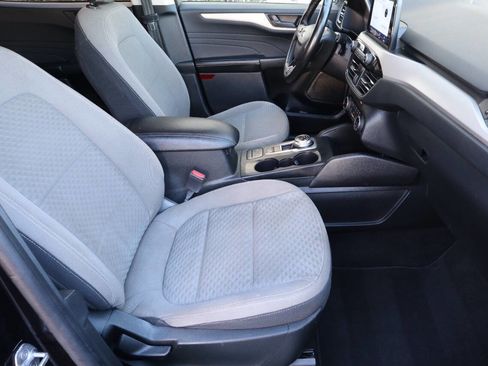 Used 2022 Ford Escape SE w/ SE Sport Appearance Package image 12