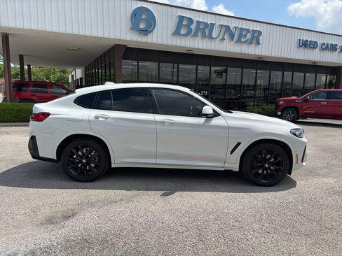 Used 2025 BMW X4 xDrive30i w/ Premium Package image 4