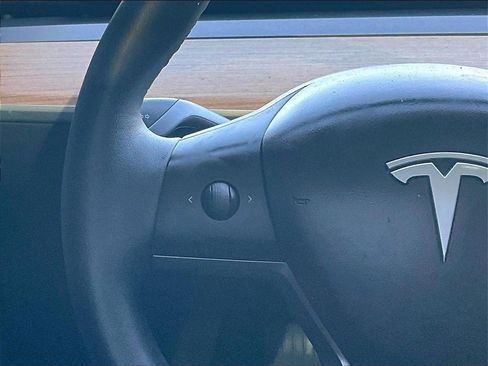 Used 2020 Tesla Model 3 Standard Range image 15