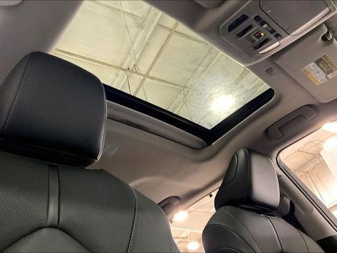 Used 2021 Toyota Highlander Limited image 24