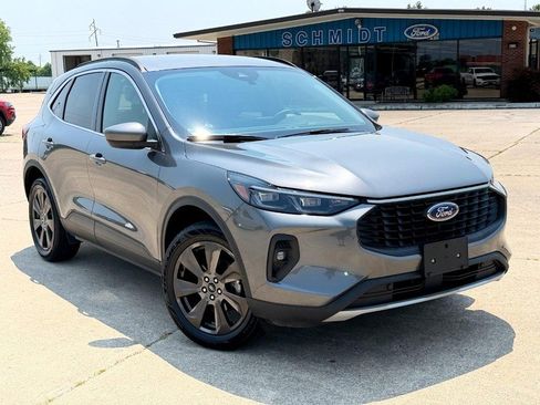 Used 2025 Ford Escape Platinum AWD/4WD image 2
