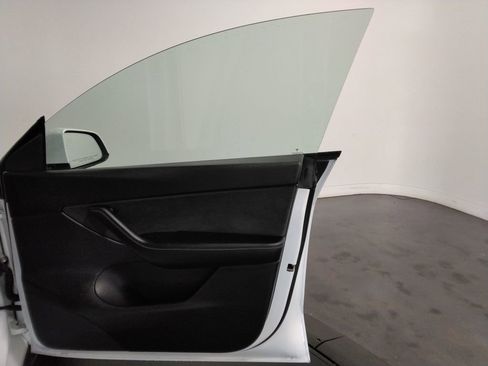 Used 2022 Tesla Model Y Performance image 38