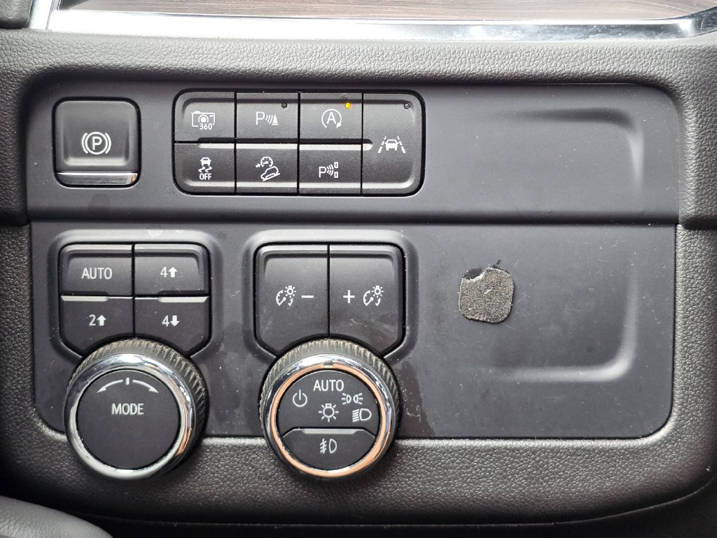 Used 2025 Chevrolet Tahoe Z71 AWD/4WD image 36