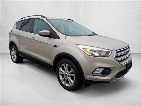 Used 2018 Ford Escape SE image 3