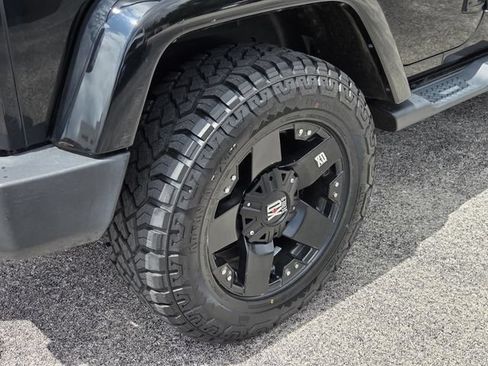 Used 2018 Jeep Wrangler Unlimited Sahara w/ Max Tow Package AWD/4WD image 8