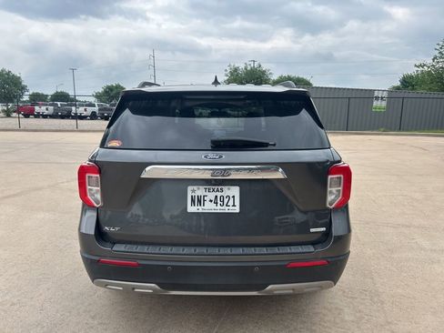 Used 2020 Ford Explorer XLT w/ Equipment Group 202A RWD image 4