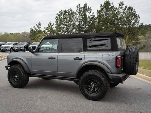 New 2026 Ford Bronco Badlands w/ Sasquatch Package AWD/4WD image 7