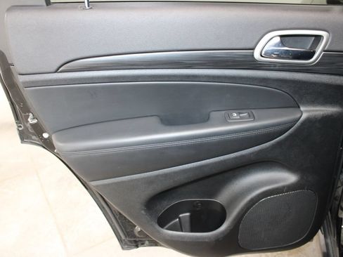 Used 2022 Jeep Grand Cherokee Laredo X RWD image 18