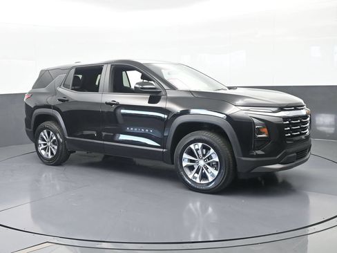 Used 2026 Chevrolet Equinox LT FWD image 8