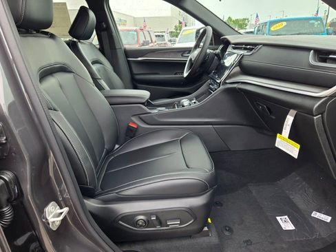 New 2025 Jeep Grand Cherokee L Limited image 8