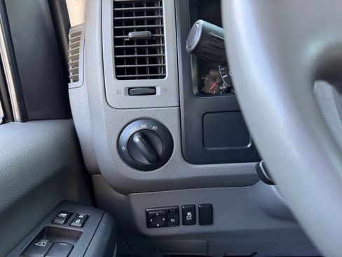 Used 2020 Nissan NV 2500 SV image 15