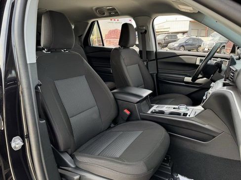Used 2024 Ford Explorer XLT image 15