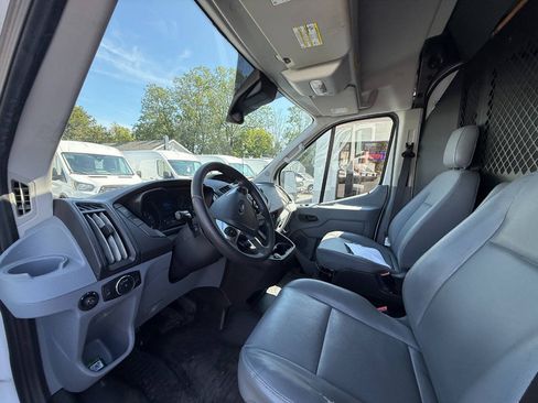 Used 2019 Ford Transit 250 148 Medium Roof RWD image 5