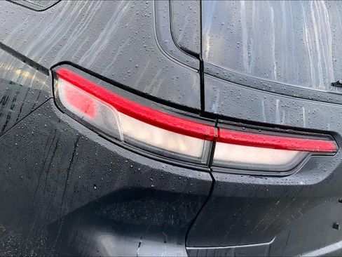 Used 2023 Jeep Grand Cherokee L Laredo image 27