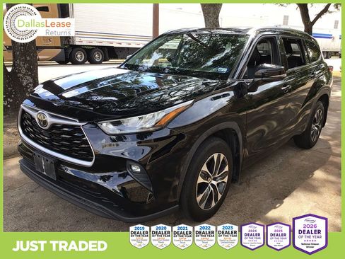 Used 2020 Toyota Highlander XLE FWD image 1