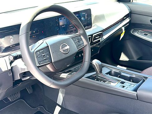 New 2026 Nissan Sentra SR w/ Floor Mat Package FWD image 9